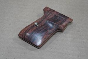 lot 103 image: Wood Handgun Grip Set