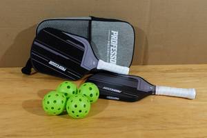 lot 14 image: Professor Premier Pickleball Set with Bag
