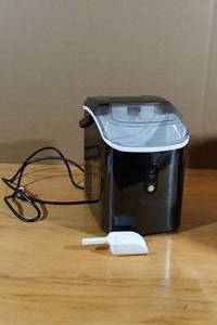 lot 11 image: Nugget Countertop Ice Maker -BlackStainless