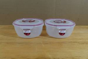 lot 16 image: 2 Sterilite Ultra Seal 8.1QT Food Containers