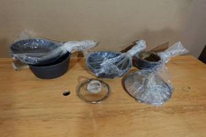 lot 25 image: 6-Piece Pots and Pans Set