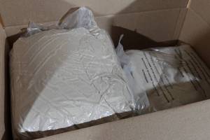 lot 28 image: King Comforter with 2-Pillowcases -Beige