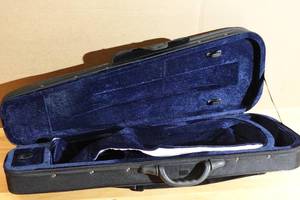 lot 33 image: Aileen Violin Case