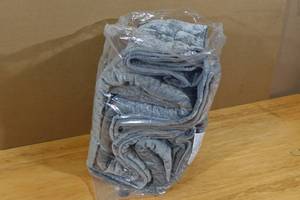 lot 61 image: King Luxury Velvet Quilt with 2-Pillowcases -Charcoal Gray
