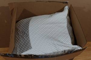 lot 67 image: Adjustable Thickness Bamboo Shredded Memory Foam Pillows