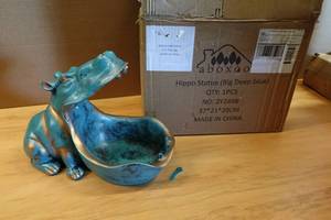 lot 94 image: Hippo Statue Lawn Ornament