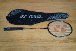 lot 108 image: Yonex ZR-100 Light Aluminum Badminton Racquet with Case