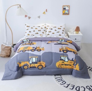 lot 64 image: Kids Tractor Themed Comforter Set -Full