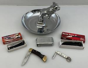 lot 54 image: Vintage 1970s Mack Bulldog Cigar Ashtray & Misc. Pocket Knives And More
