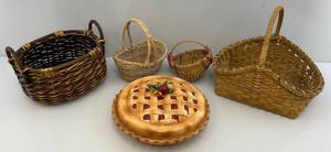 lot 72 image: Misc. Vintage Items