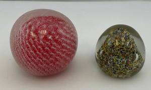 lot 78 image: Vintage Misc. Art Glass Paper Wieghts 1 2 1 2 34