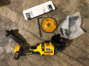 DEWALT FLEXVOLT 60V MAX Cordless Brushless 4.5 in. to 6 in. Small Angle Grinder with Kickback Brake (Tool Only)  Customer Returns See Pictures