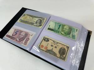 Book of 40 pieces of foreign currency
