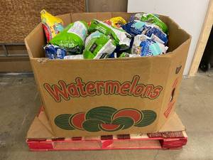 lot 1 image: Large Pallet of Cat Litter Bags (many damaged)