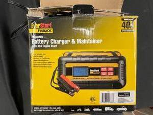 lot 21 image: EverStart Maxx Automatic Battery Charger & Maintainer with 40A Engine Start