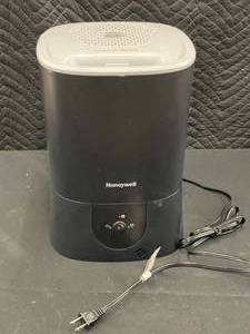 lot 27 image: Honeywell Black Ultrasonic Cool Mist Humidifier