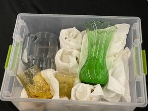 lot 28 image: Assorted Decorative Glassware