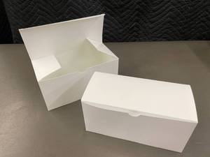 lot 96 image: Box of 250 White Lunch Cardboard Boxes