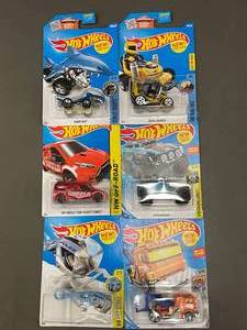 lot 135 image: Lot of 6 Hot Wheels Die-Cast Vehicles - Assorted Models