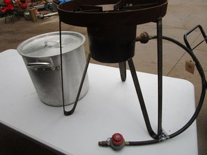 lot 40 image: Turkey Fryer, Kettle