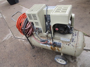 lot 53 image: Sear Air Compressor, 220V
