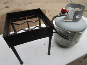 lot 72 image: Outdoor Cooker, LP Tank