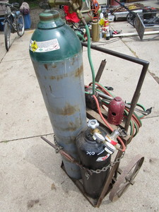lot 34 image: Cutting Torch Set