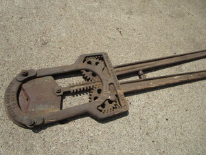lot 95 image: Cattle Antique Dehorner