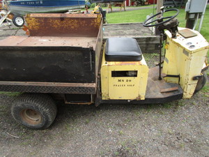 lot 102 image: Cushman Truck