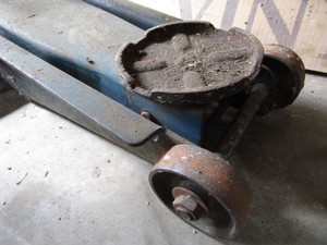 lot 120 image: Floor Jack