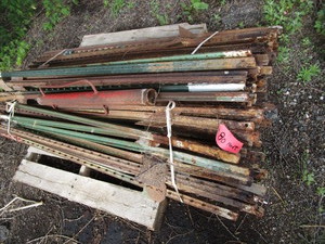 lot 127 image: Fence Posts - 6 Ft, Pounder