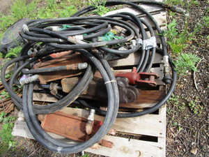 lot 129 image: Hydraulic Rams & Hoses