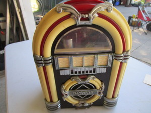 lot 161 image: Thomas Collector 1414 Radio