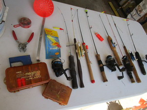lot 171 image: Ice Fishing Equipment