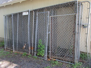 lot 182 image: Wire Kennel Sections