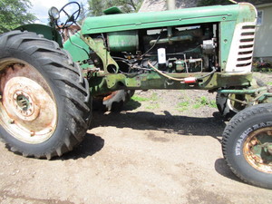 lot 2 image: Oliver 88 Farm Tractor