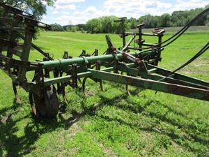 lot 6 image: JD C20 Field Cultivator
