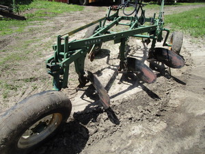 lot 7 image: Oliver 3-16 Plow