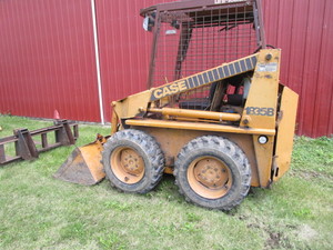 lot 5 image: Case 1835B Skidster & Attachments