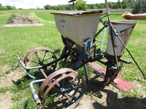 lot 16 image: Ford 2 Row Planter