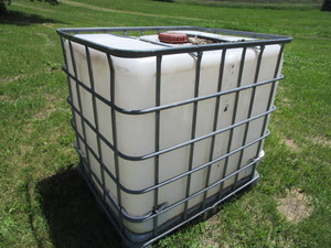 lot 221 image: Liquid Storage Cube