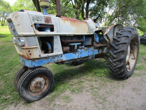 lot 24 image: Ford Tractor, for Parts