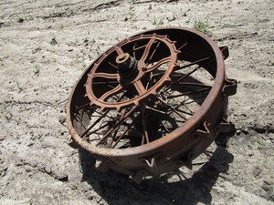 lot 190 image: Steel Wheel With Lugs & Gear