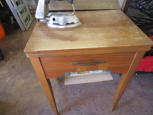 lot 197 image: Cabinet Sew Machine - Singer
