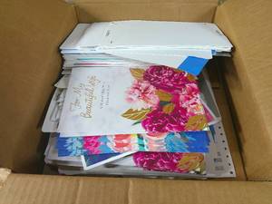 lot 33 image: Mixed Lot of Mothers Day Fathers Day Cards