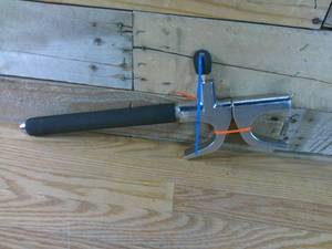 lot 44 image: Antitheft Steering Wheel Bar Lock Escape Tool