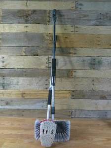 lot 143 image: Set of 2 Sprayer Scrub Brushes