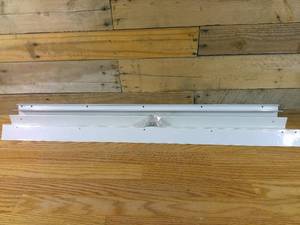 lot 164 image: Set of 3 Metal Floating Shelf Brackets-White