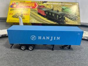 lot 3 image: HO Scale Soo Line Flat Cars and Hanjin Trailer
