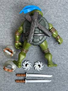 lot 91 image: 2002 Playmates TMNT Leonardo Action Figure